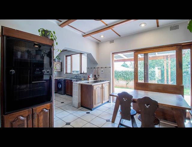 6 BEDROOM FREEHOLD FOR SALE IN PARKTOWN